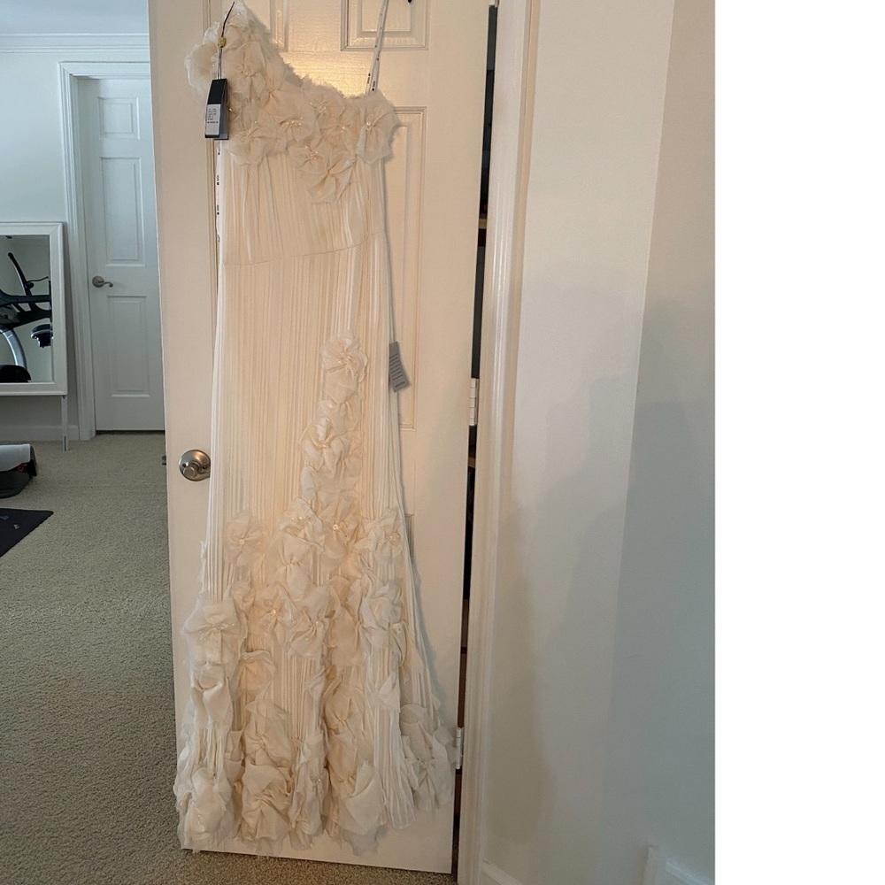 Tadashi Shoji size 6 ivory gown